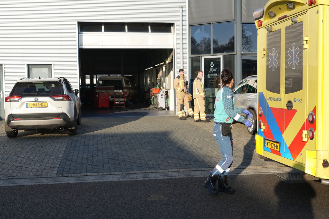 Vrouw raakt onwel door Co2 gassen in garage in Emmen