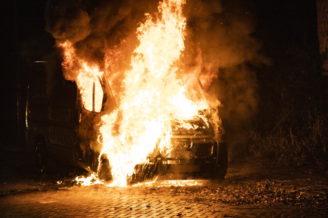 Opnieuw voertuig in brand gestoken in Drachten (video)