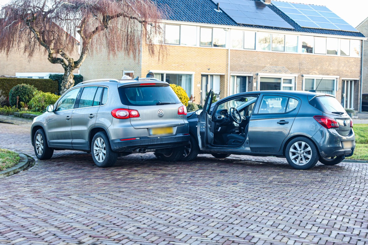 Auto’s botsen in Joure