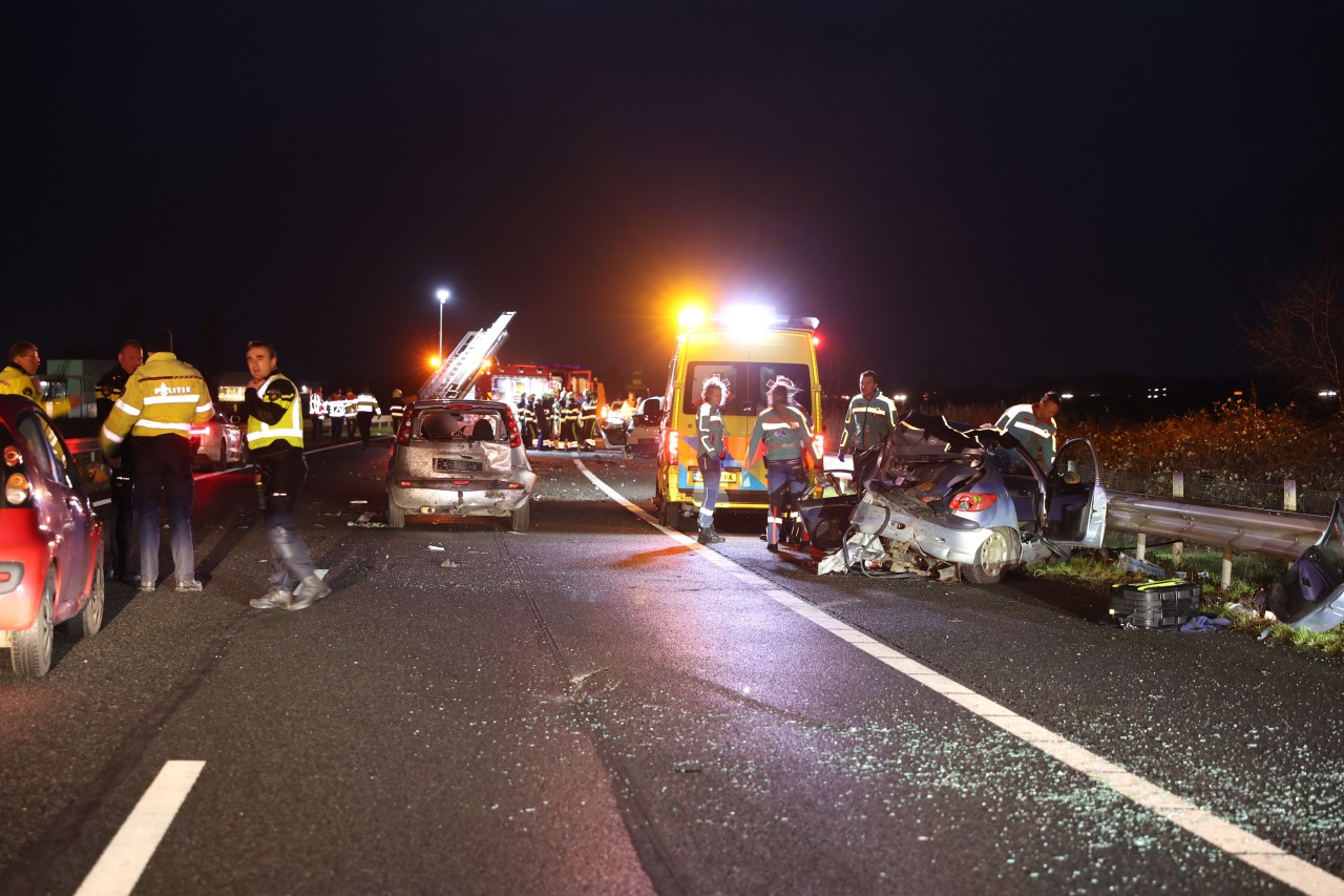 Ernstig ongeval op A6 bij Lemmer; snelweg dicht