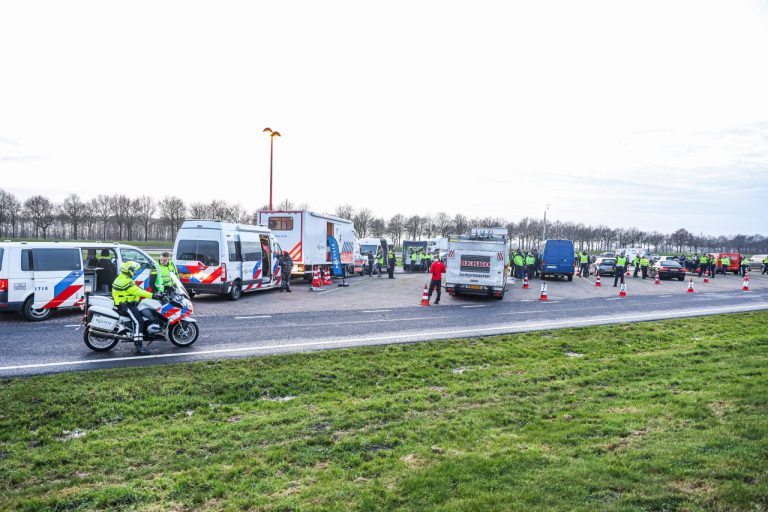 Grote politiecontrole A32: 161 bekeuringen, meerdere aanhoudingen