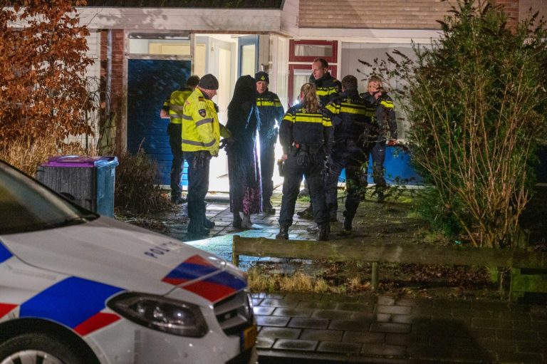 Man gewond bij steekincident in Surhuisterveen; vrouw aangehouden