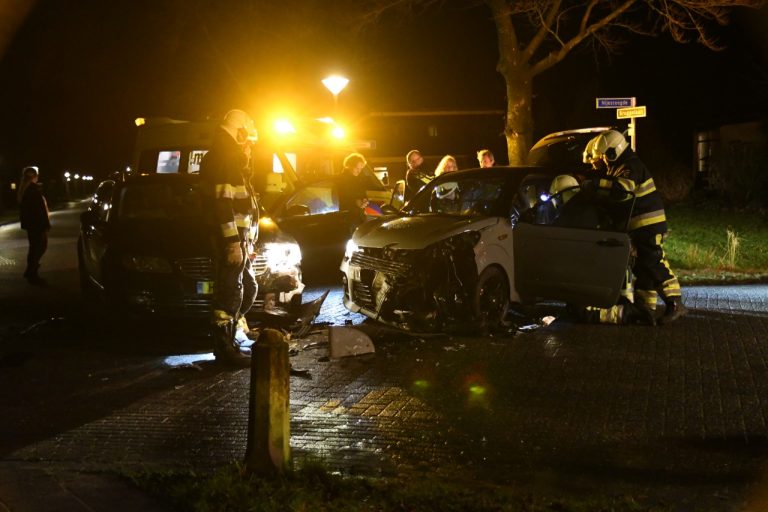 Auto’s in botsing op kruising in Appelscha