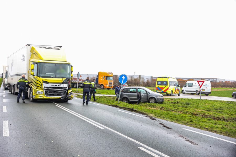 Vrachtwagenchauffeur gewond bij ongeval in Koufurderigge