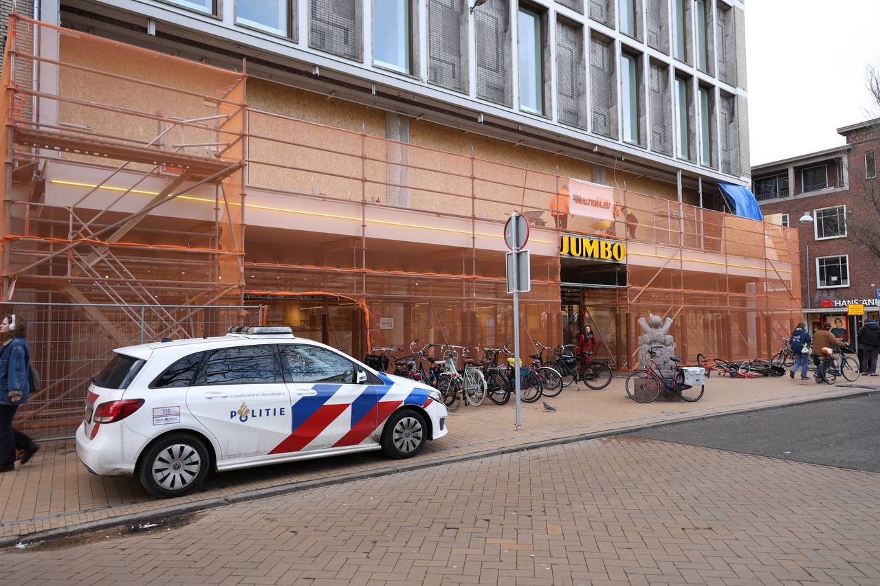 Politie houdt twee verdachten aan na winkeldiefstal ‘die leek op overval’ in Groningen