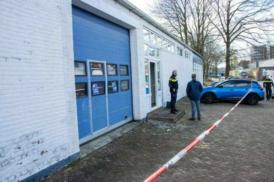 Arrestatieteam doet inval: wietplantage ontdekt, persoon aangehouden
