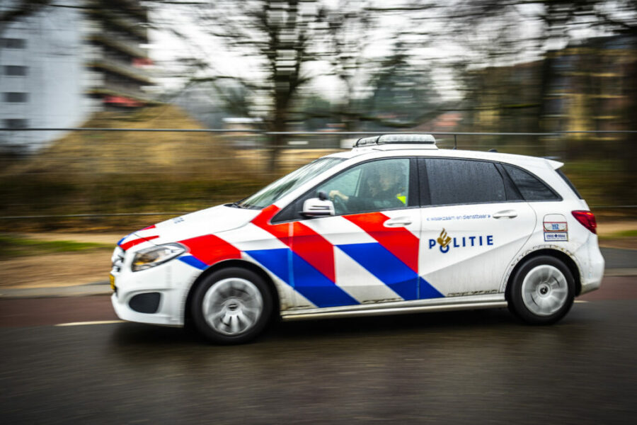 Politie onderzoekt steekincident, gewonde naar ziekenhuis vervoerd