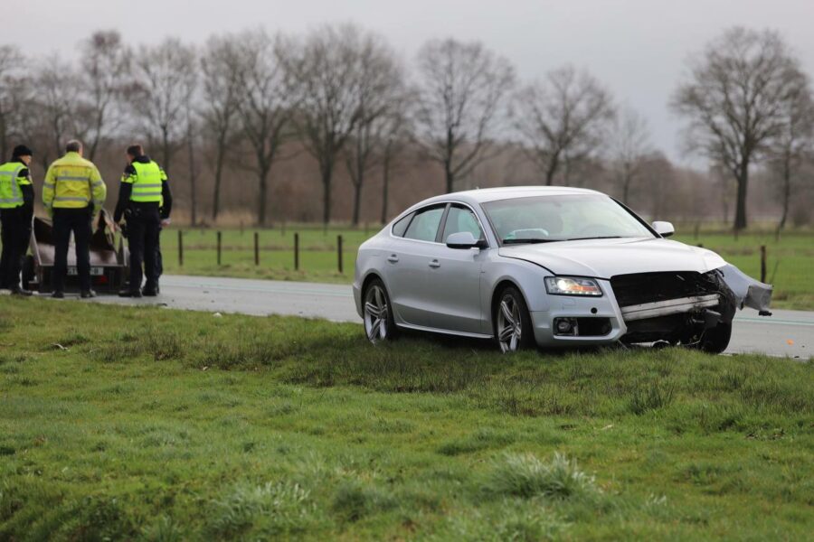 Forse schade nadat aanhanger losraakt van auto