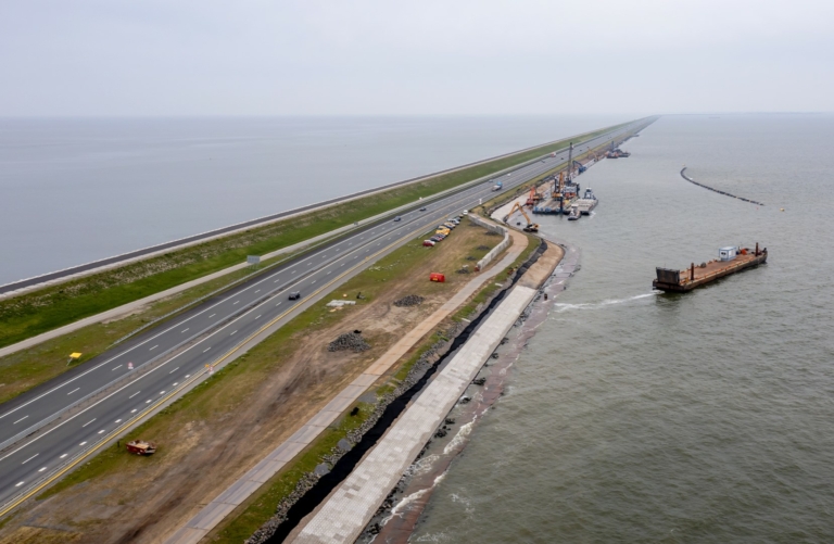 Afsluitdijk in beide richtingen kort dicht door storing