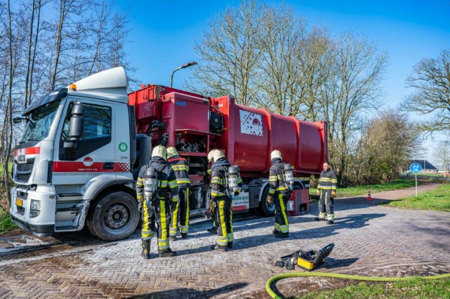 Omstander voorkomt erger bij vrachtwagenbrand in Surhuisterveen