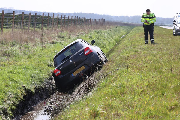 Automobiliste valt in slaap en krijgt ongeluk