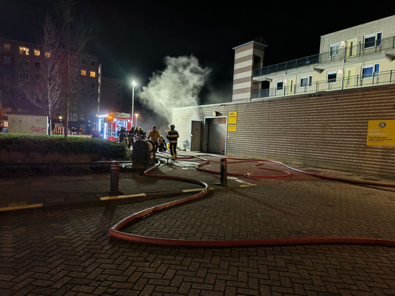 Veel schade in supermarkt Leeuwarden door flinke brand
