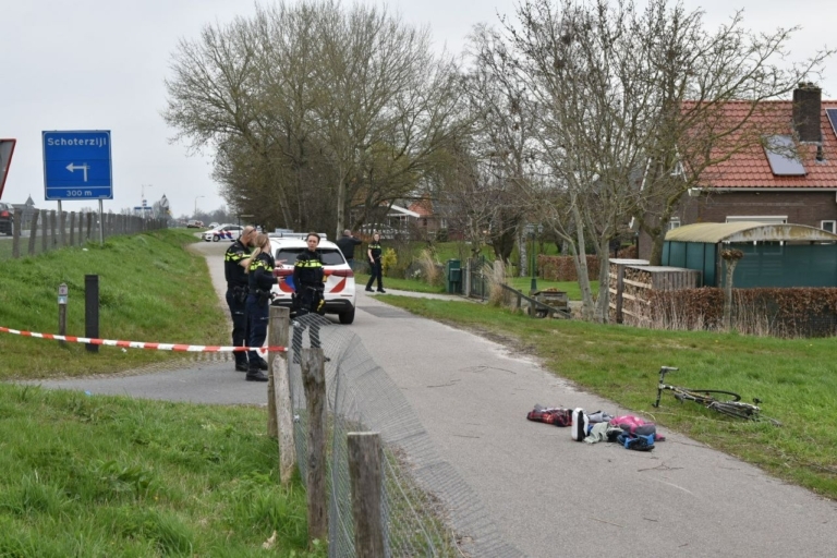 FOTO UPDATE: Wielrenner komt hard ten val en raakt ernstig gewond