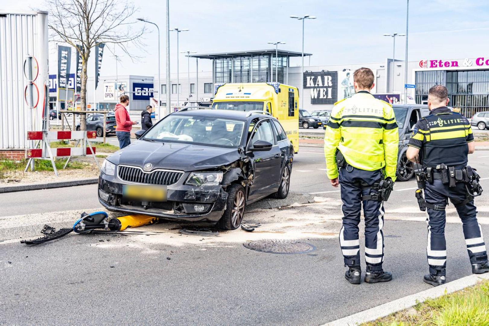 Gewonde bij botsing tussen drie auto’s in Groningen