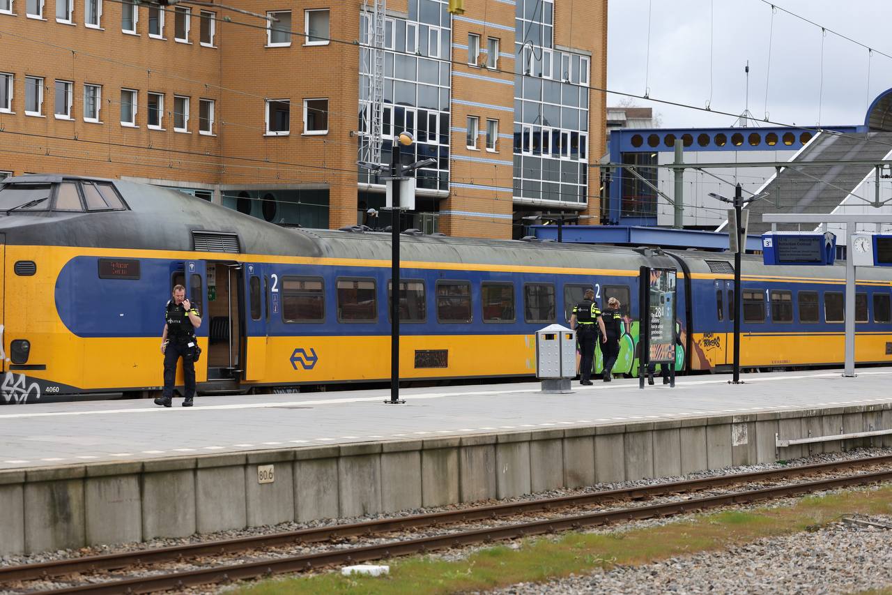 Politieactie bij treinstation Groningen, man met vuurwapen gearresteerd