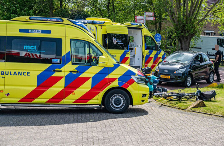 Fietser zwaargewond door aanrijding met auto