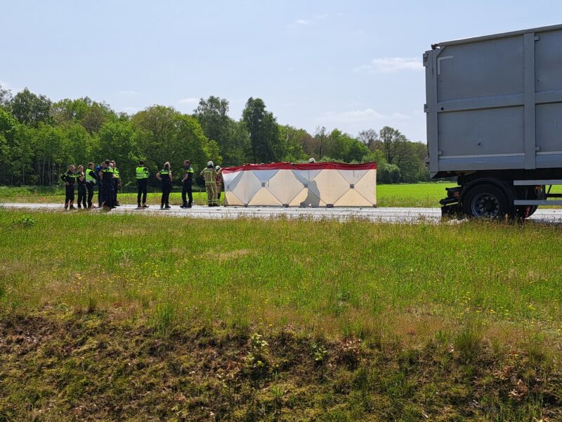 Zwaar ongeluk tussen vrachtwagen en personenauto