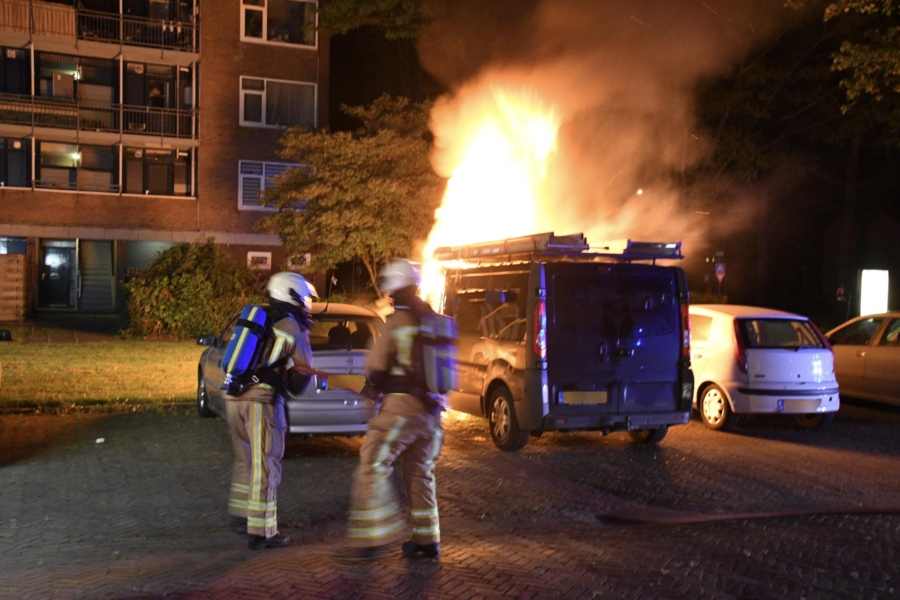 Brand verwoest bestelbus