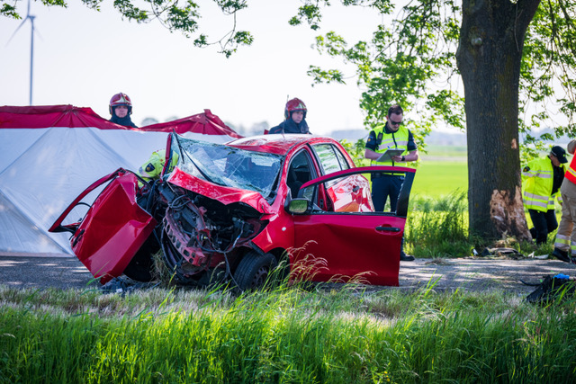 UPDATE Automobilist (76) overlijdt aan verwondingen bij ernstig eenzijdig ongeval