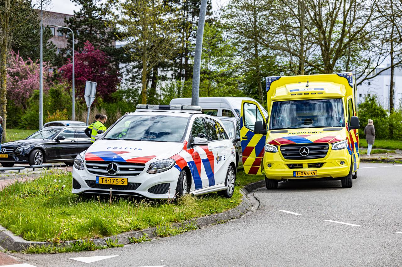 Fietser gewond naar ongeluk met auto in Groningen