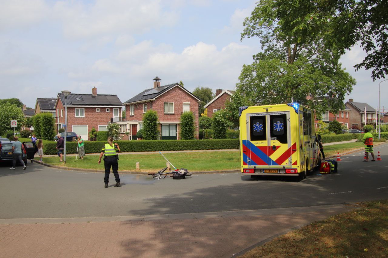 Fietser gewond na aanrijding met auto, traumahelikopter geland