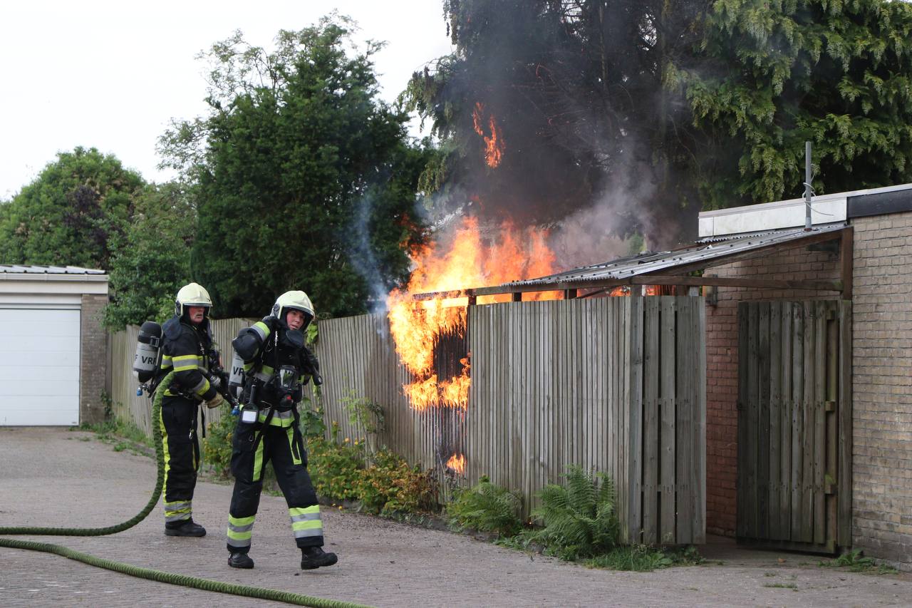 Schuurbrand in verre omtrek te zien in Drachten