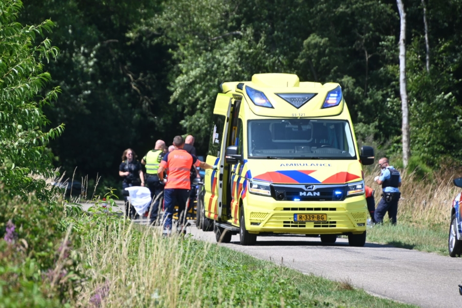 Wielrenner ernstig gewond na aanrijding met auto
