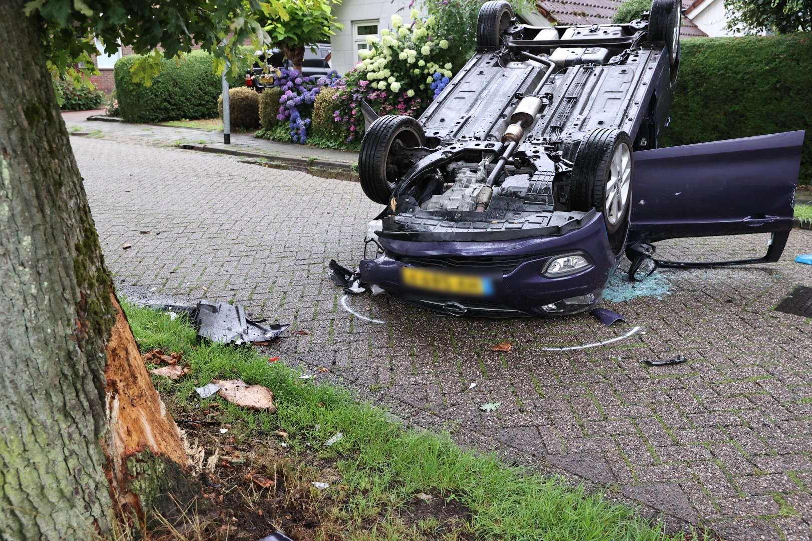 Automibilist zwaargewond na eenzijdig ongeval