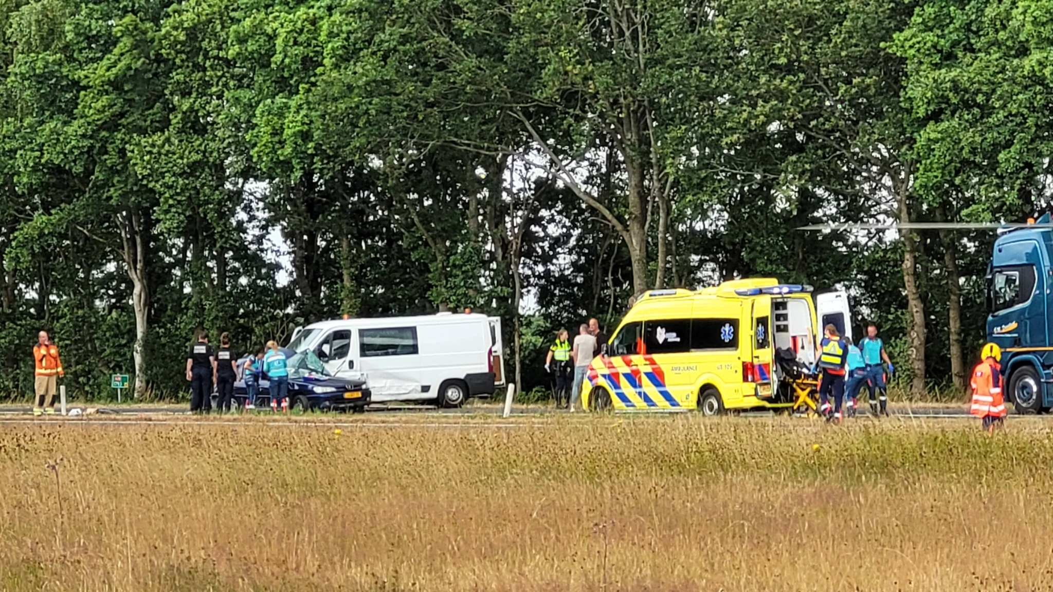 Gewonde Bij Ongeval Tussen Personenauto’s, Traumahelikopter Geland ...