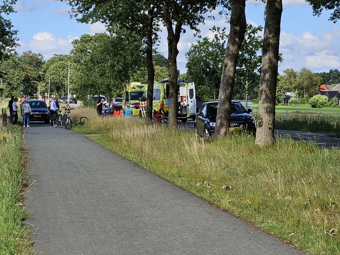 Traumahelikopter ingezet na botsing tussen E-Bike fietser en automobilist