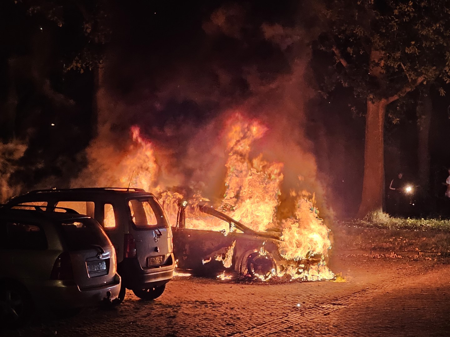 Auto’s in brand in Assen en Emmen