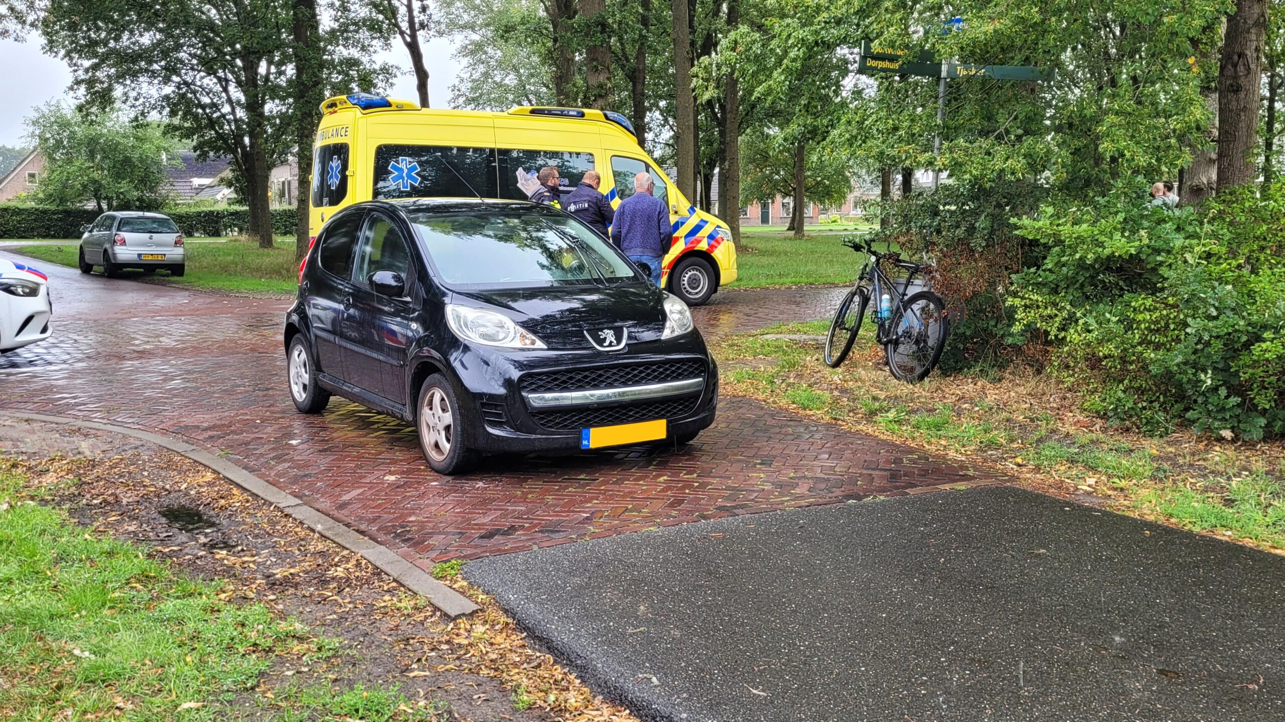 Regen mogelijk oorzaak van ongeval tussen auto en fietser