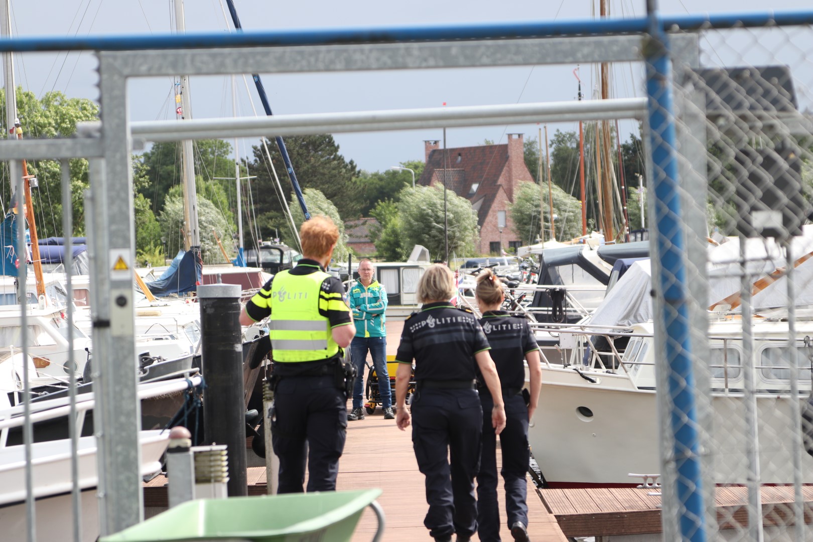 Vrouw valt van boot en overlijdt