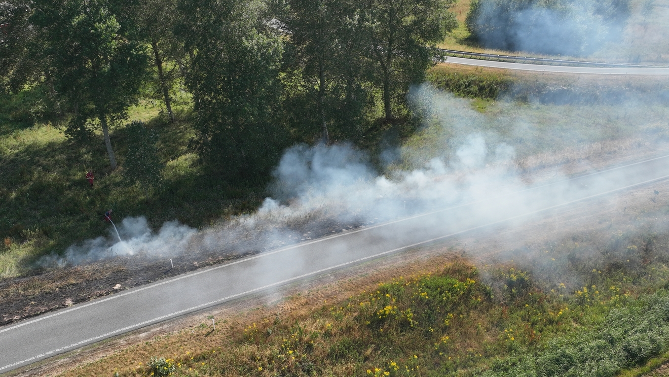 Flinke bermbrand langs N33