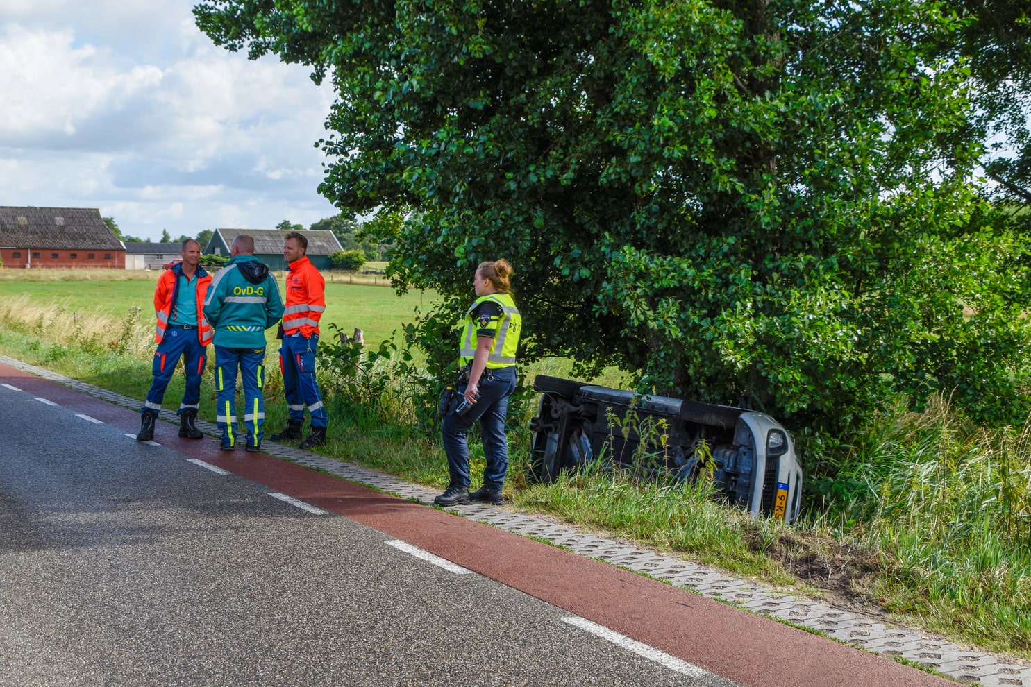 Persoon gewond nadat het met auto in sloot terechtkomt in Pasop