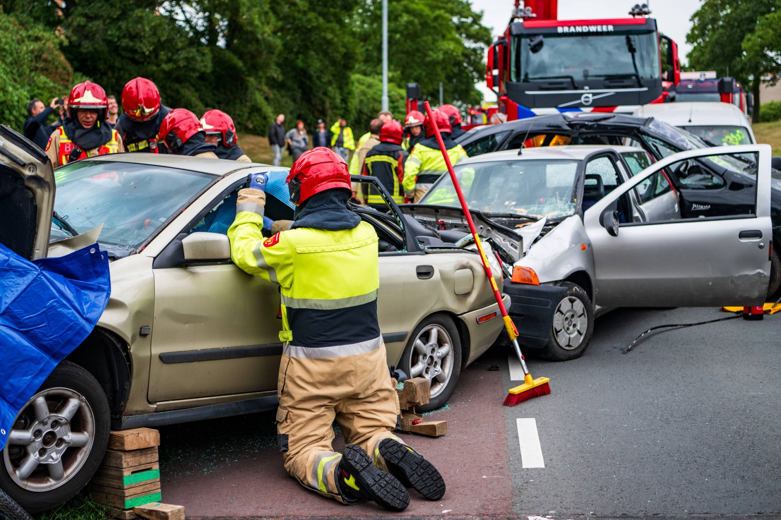 FOTOSERIE: Brandweer houdt grote oefening met meerdere ongevallen