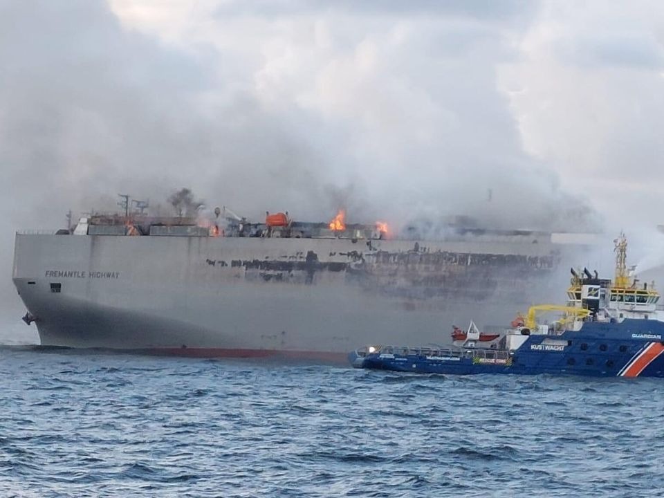 FOTO’S Dode en meerdere gewonden door brand op vrachtschip