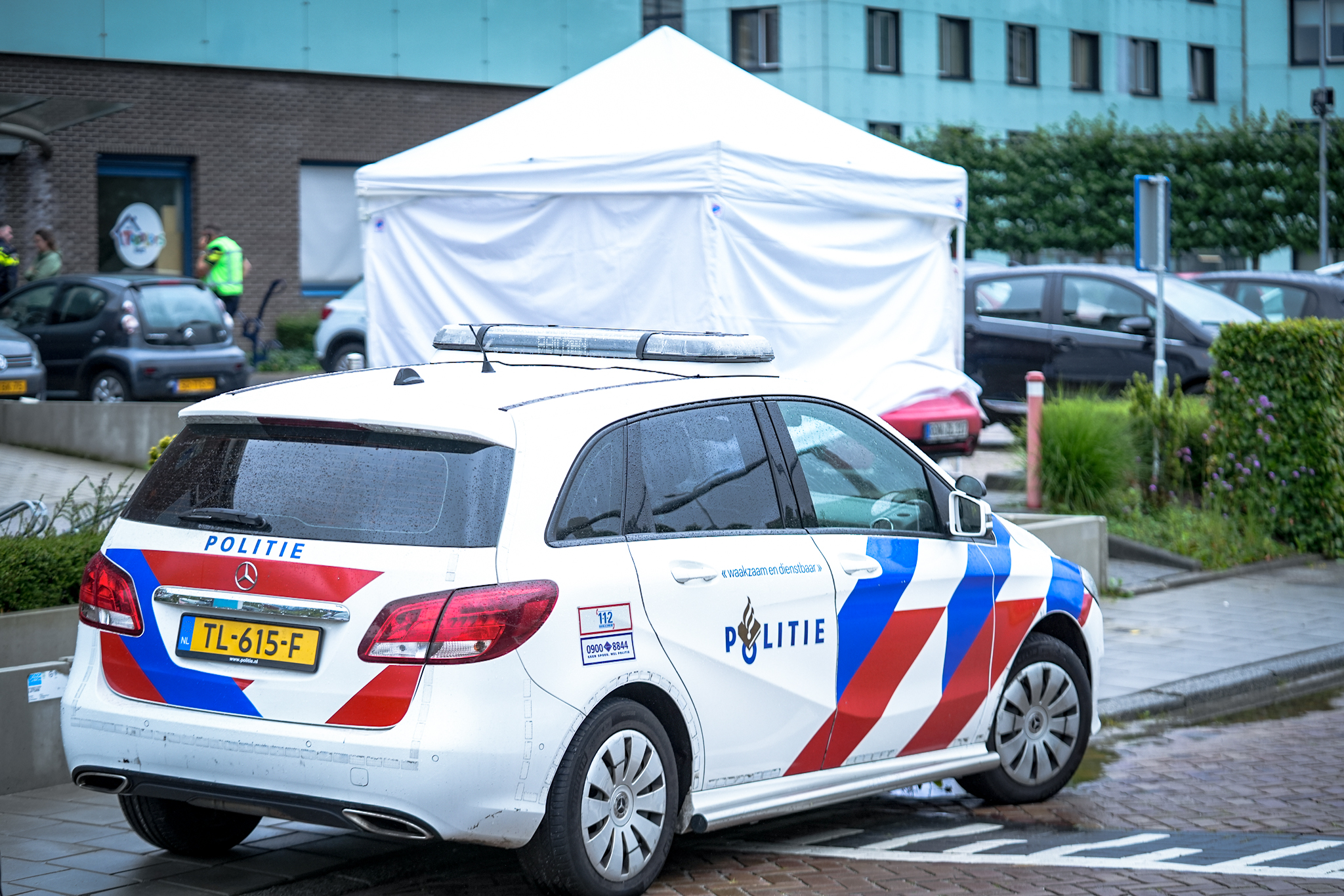 Overleden persoon aangetroffen in geparkeerd voertuig