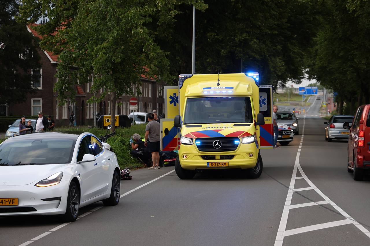 Automobilist doorgereden na ongeval met motorrijder