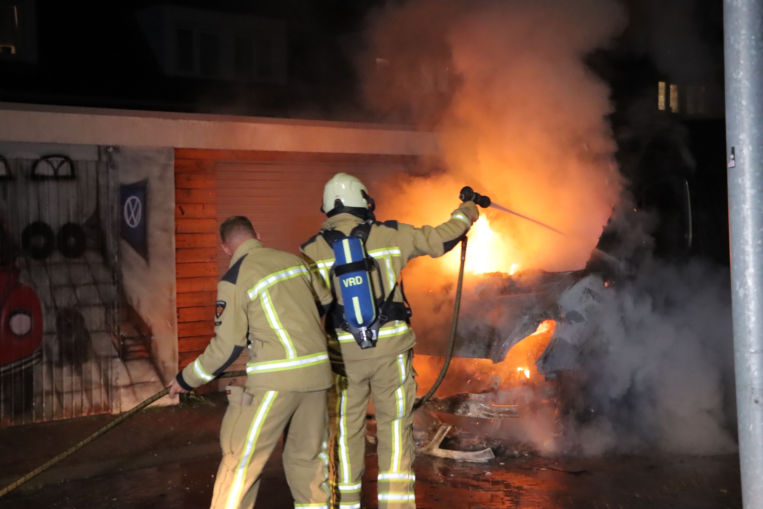 Binnen enkele minuten twee nachtelijke autobranden
