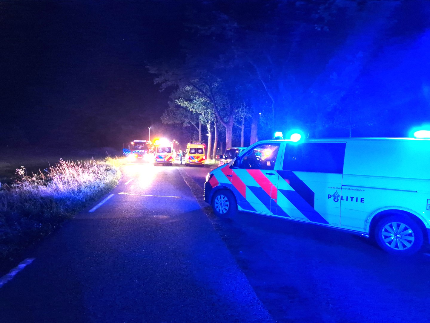 Auto Rijdt Tegen Boom Man En Kind Gewond Noordernieuws