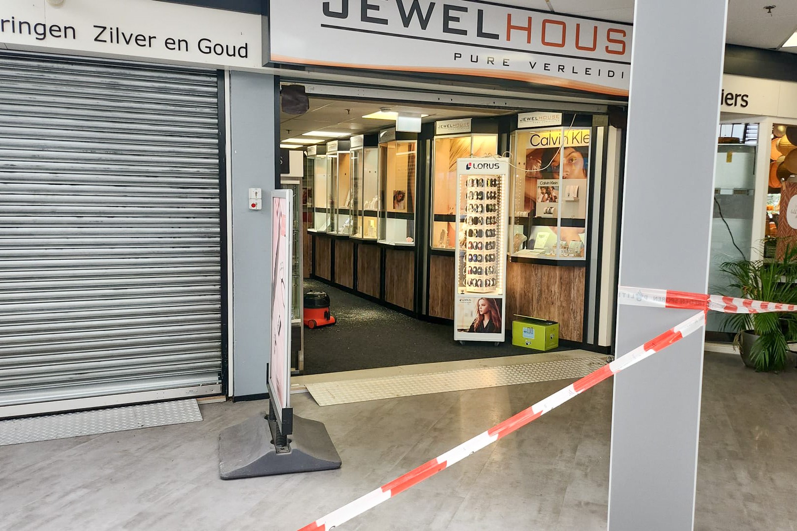 Incident bij Juwelier, meerdere vitrines beschadigd