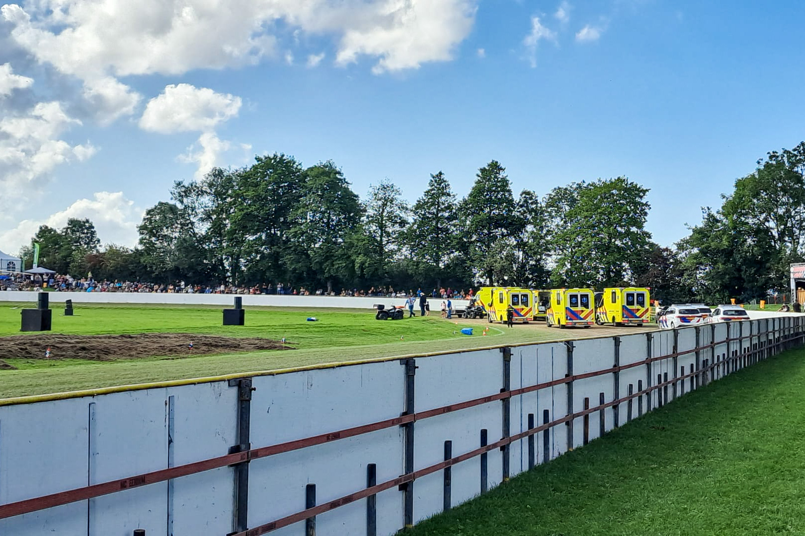 UPDATE: Dode bij ongeval tijdens grasbaanraces