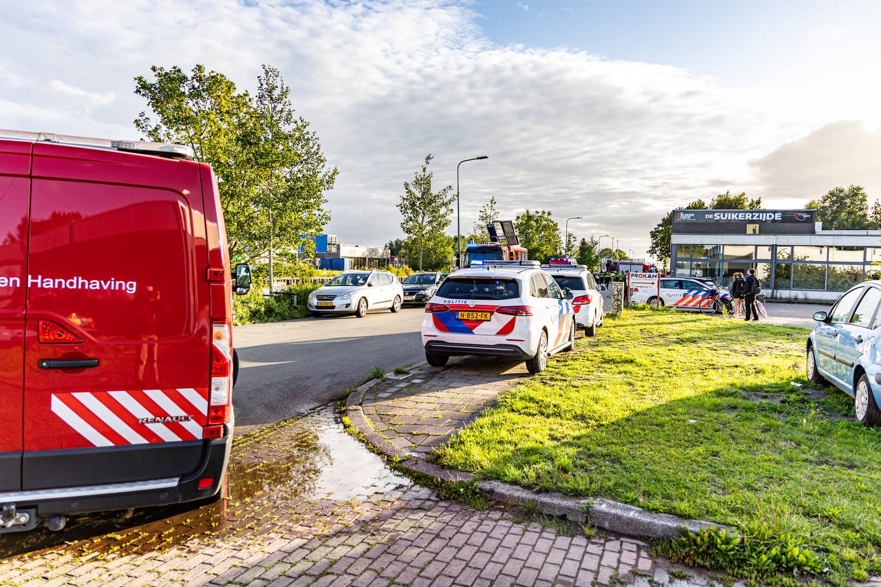 Hulpdiensten gealarmeerd na vondst kinderwagen langs waterkant