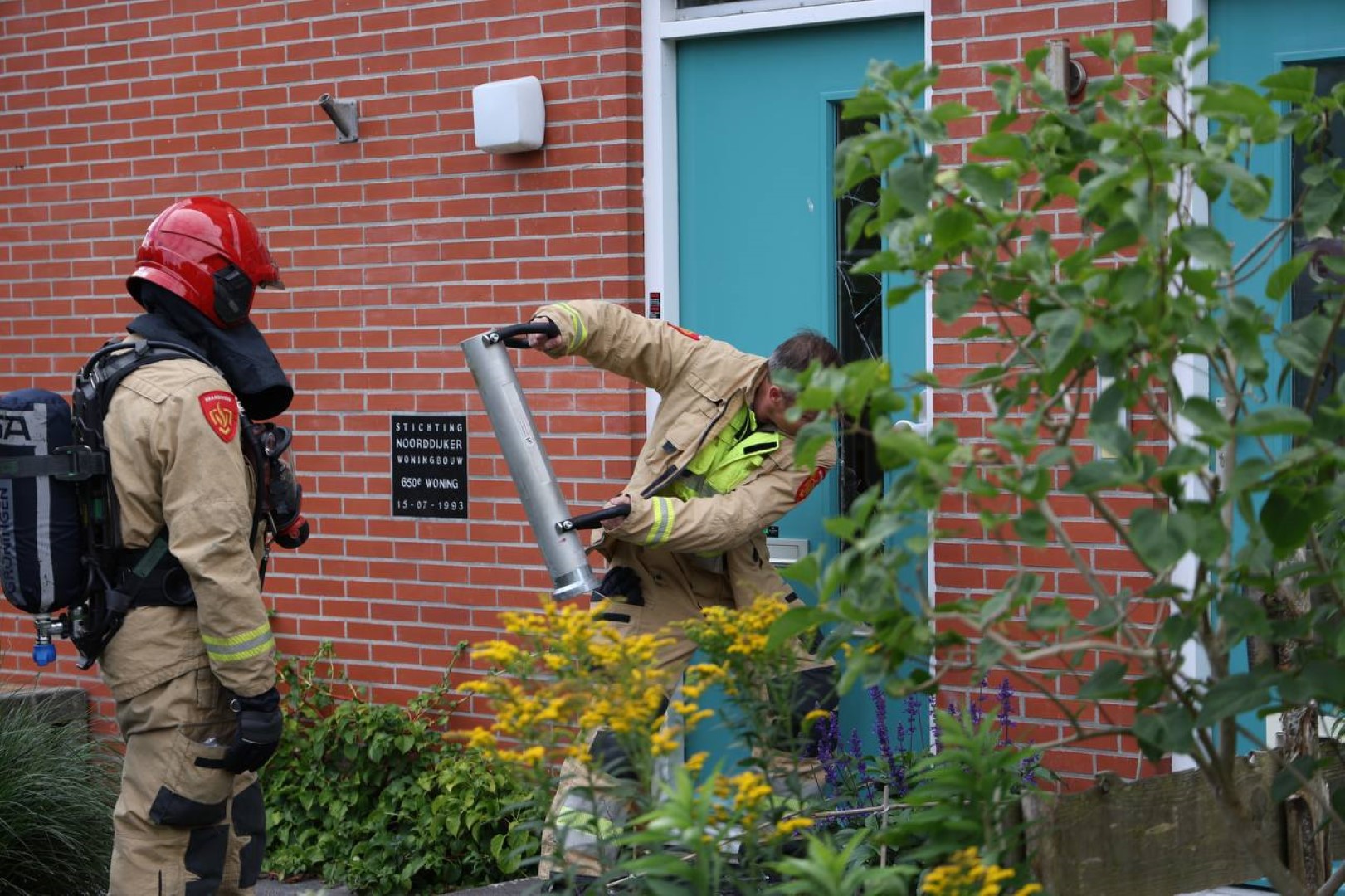 Bewoner vergeet pannetje op het vuur: brandweer ramt deur open