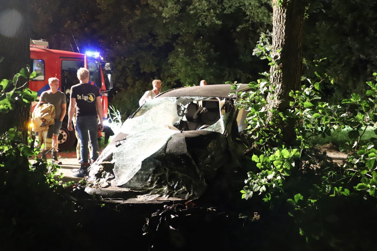 UPDATE: Brandweerman onderweg naar melding raakt ernstig gewond bij ongeluk