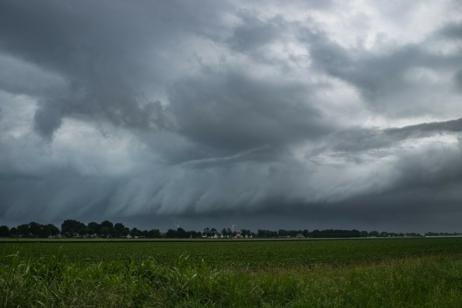 Waarschuwing voor storm Henk opgeschroefd, code oranje in noordwesten
