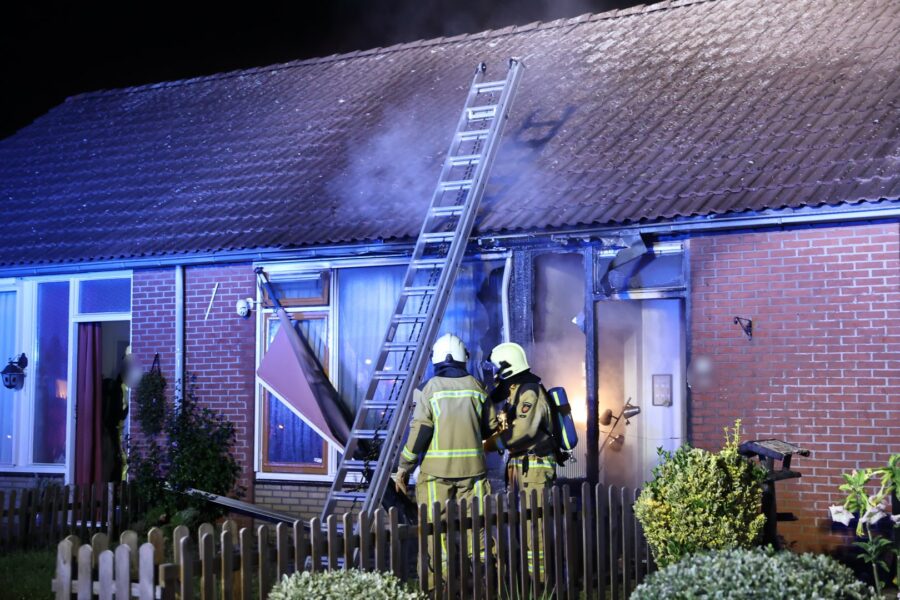 Veel schade door woningbrand, politie onderzoekt oorzaak