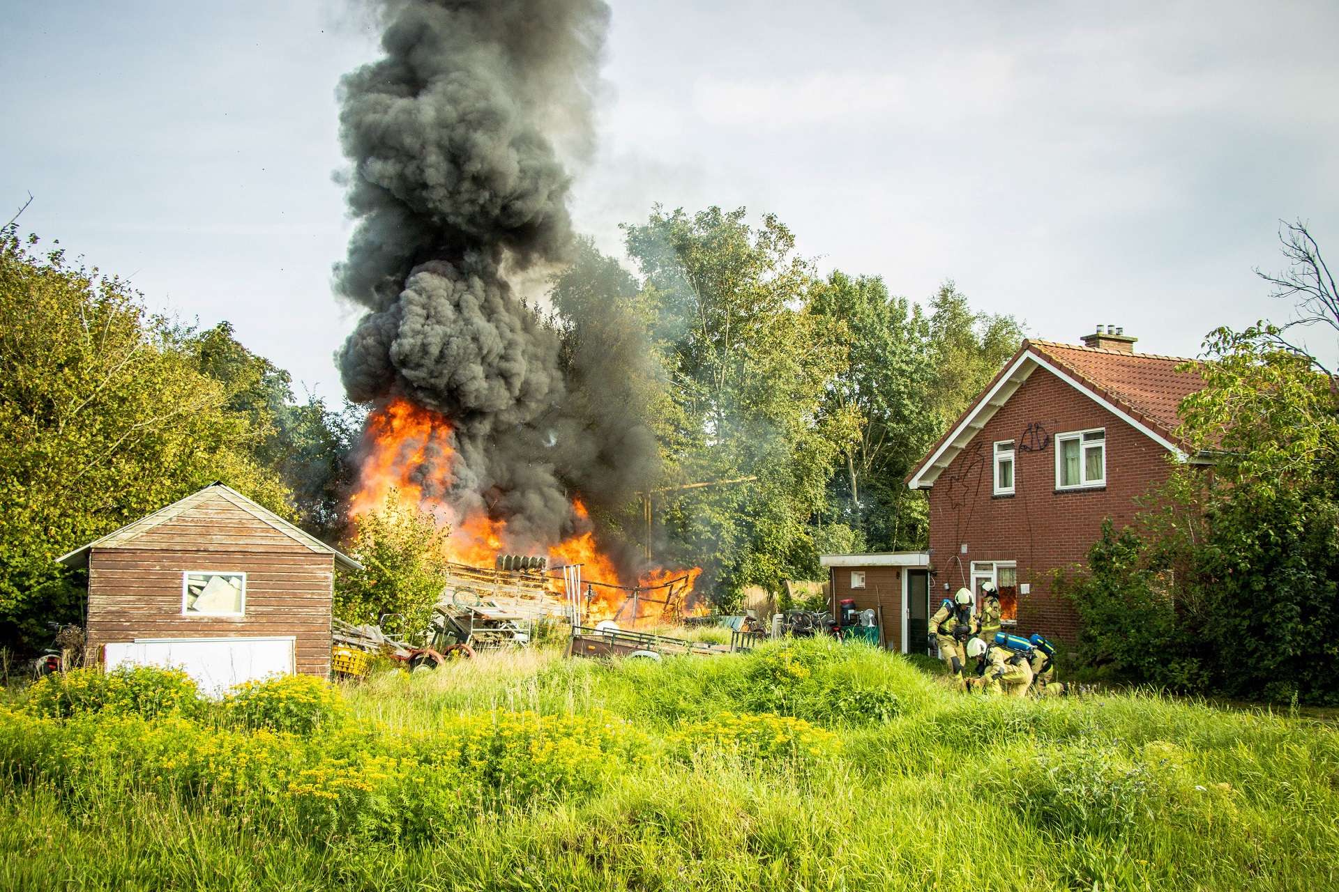 Schuur verwoest door uitslaande brand