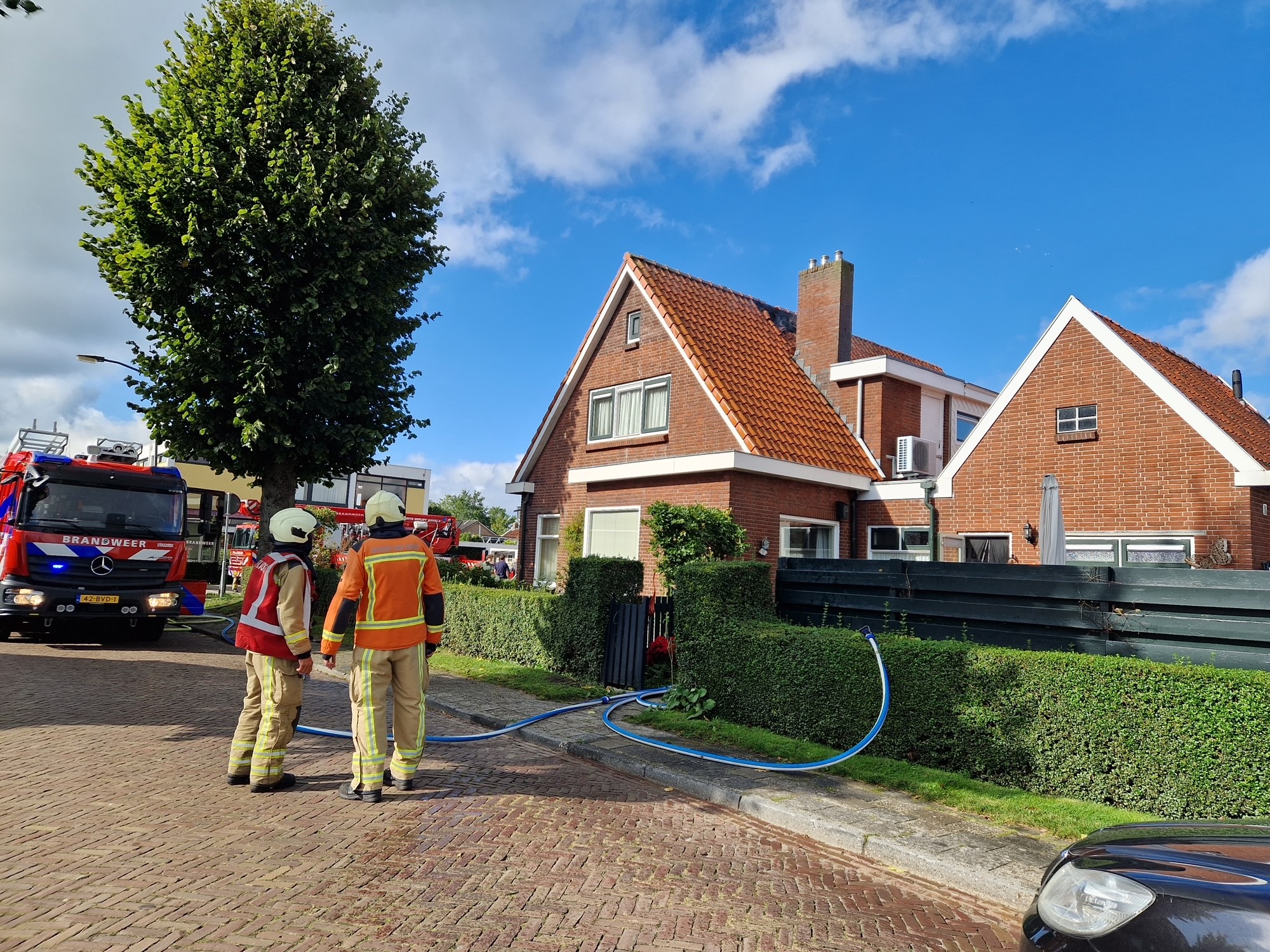 Dak vliegt in brand tijdens werkzaamheden
